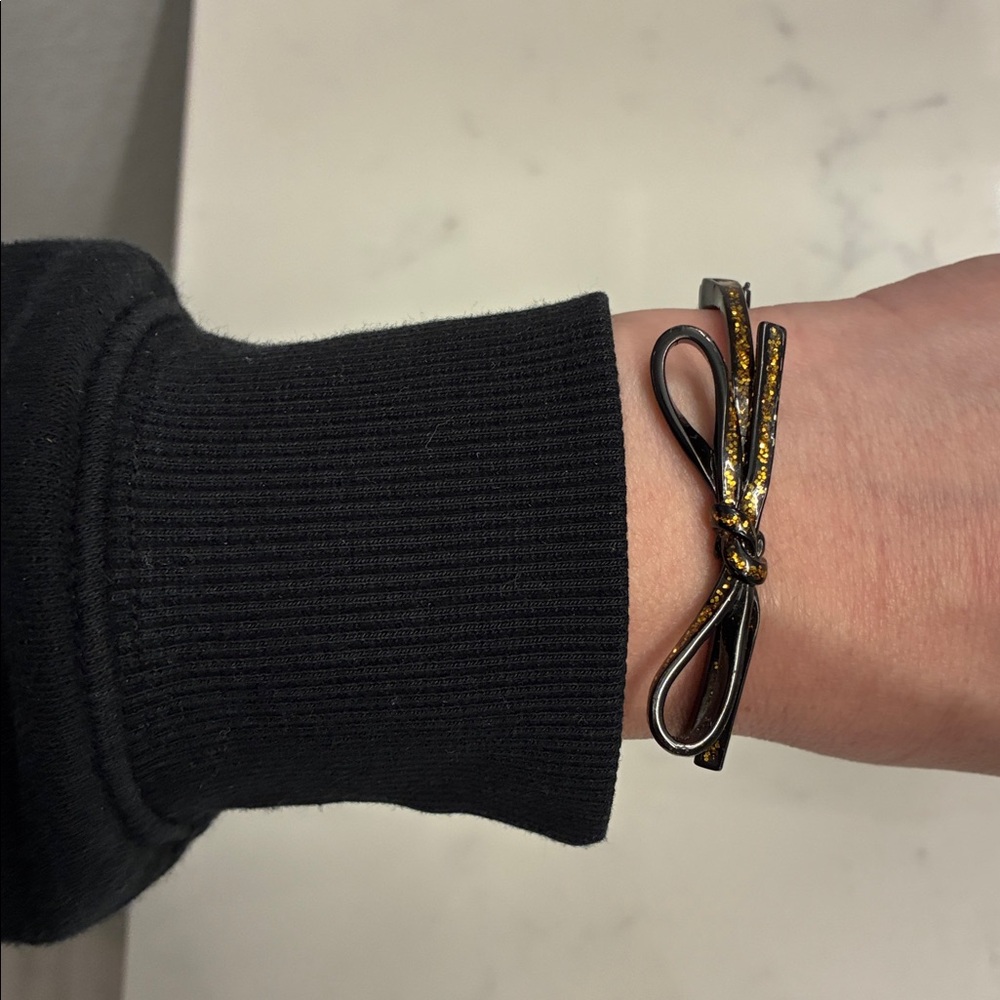 kate spade black and gold bow bangle bracelet - Picture 4 of 5